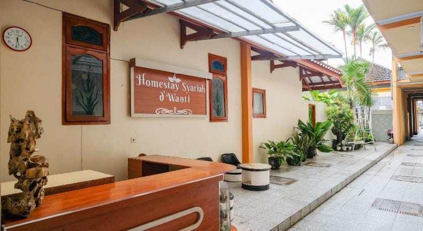 RedDoorz at Dewanti Syariah near Stasiun Tulungagung Hotel in East Java