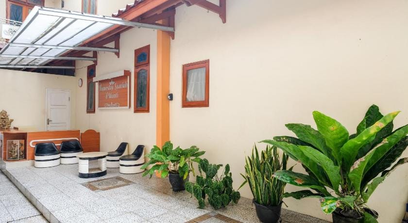 RedDoorz at Dewanti Syariah near Stasiun Tulungagung Hotel in East Java