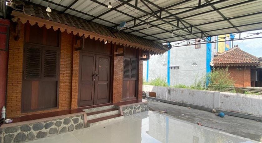 Guest House Brahu Syariah Bed and Breakfast in East Java