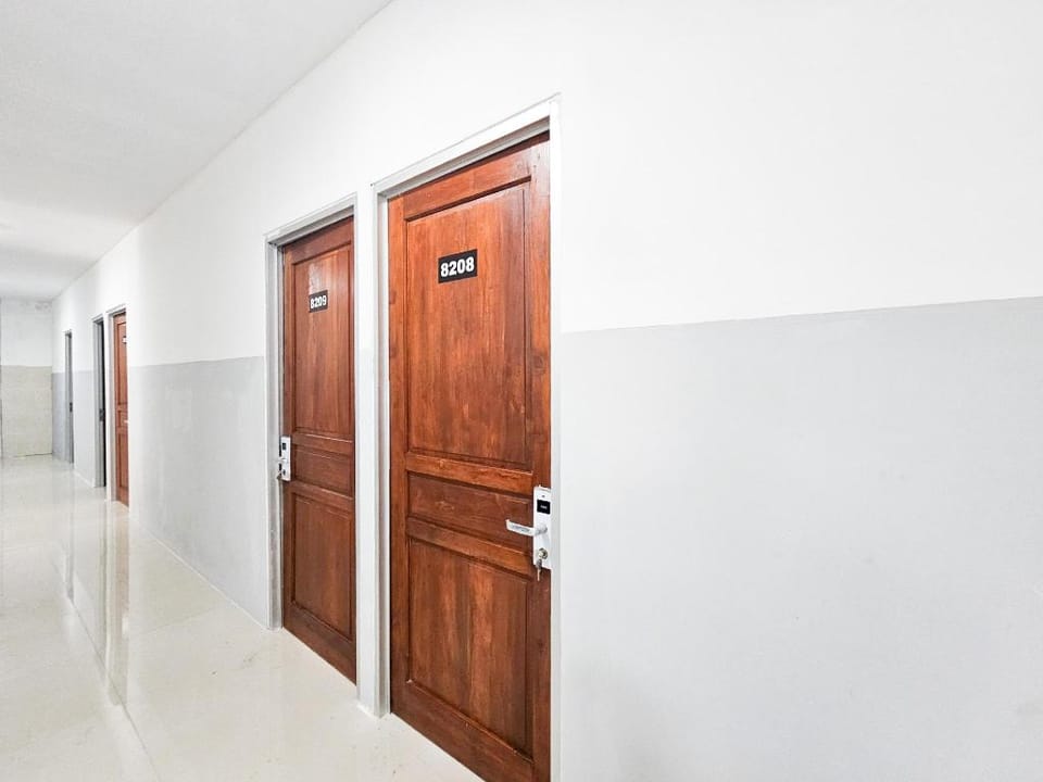 RedDoorz near Mulyosari Hotel in Surabaya