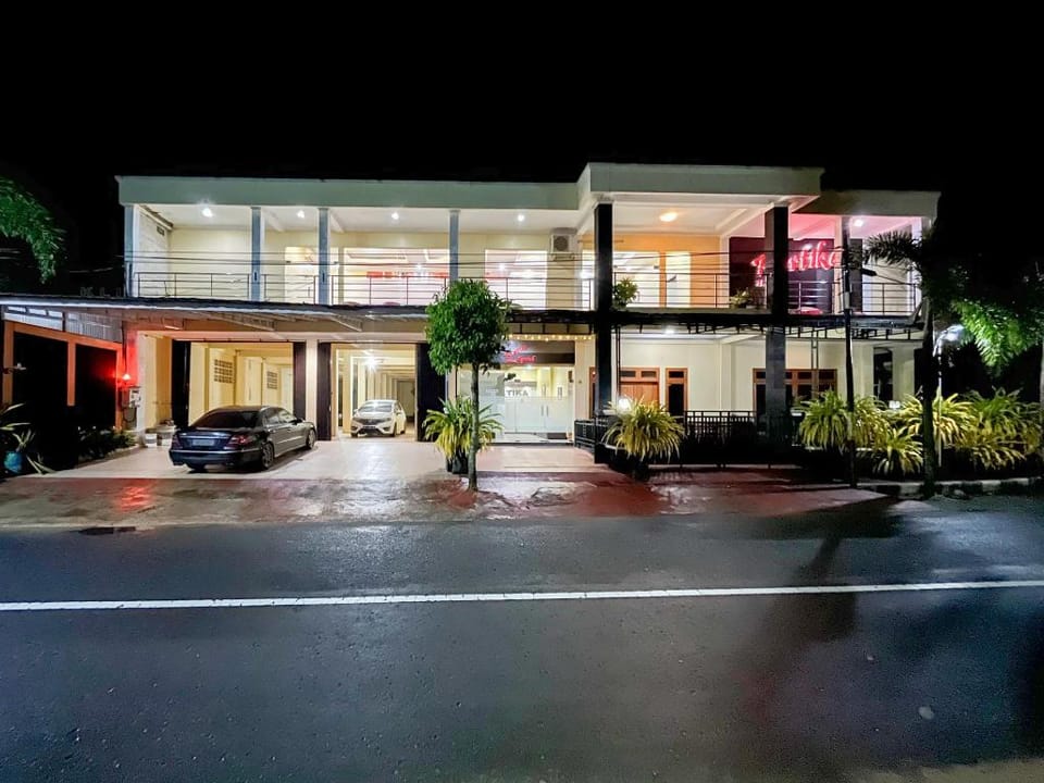 Kartika Hotel Syariah Pacitan Mitra RedDoorz Hotel in East Java