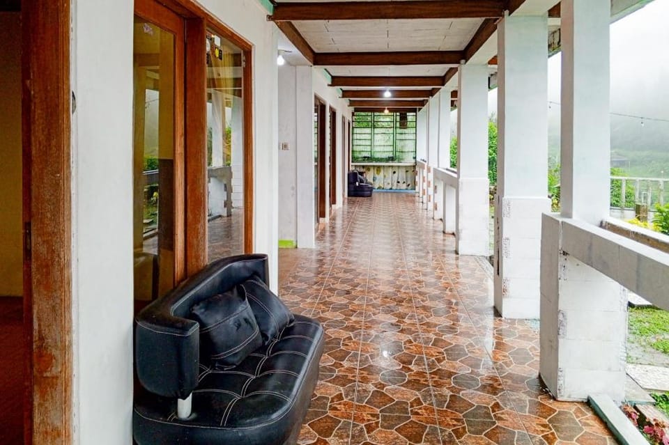 Villa Kampus Near Taman Safari Cisarua Puncak RedPartner Hotel in Cisarua