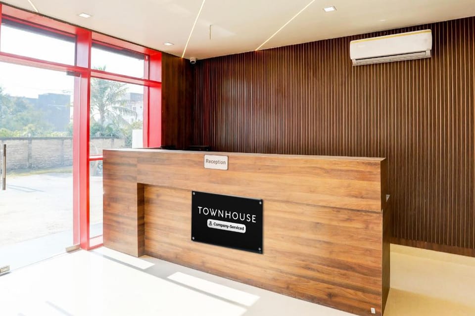 Super Townhouse Balua Road Pahadiya Hotel in Varanasi