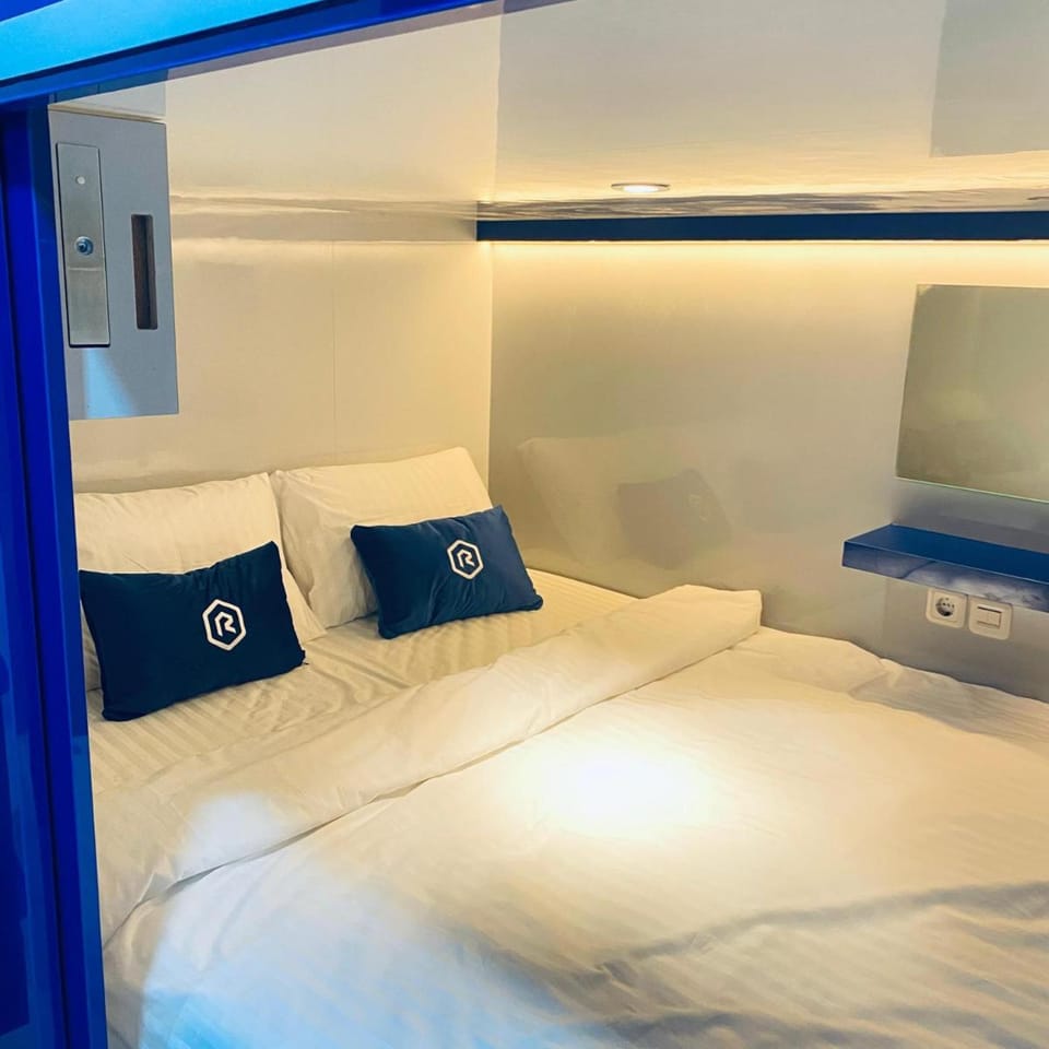 Rosalyne Sleepbox Denpasar Bali Capsule hotel in Denpasar