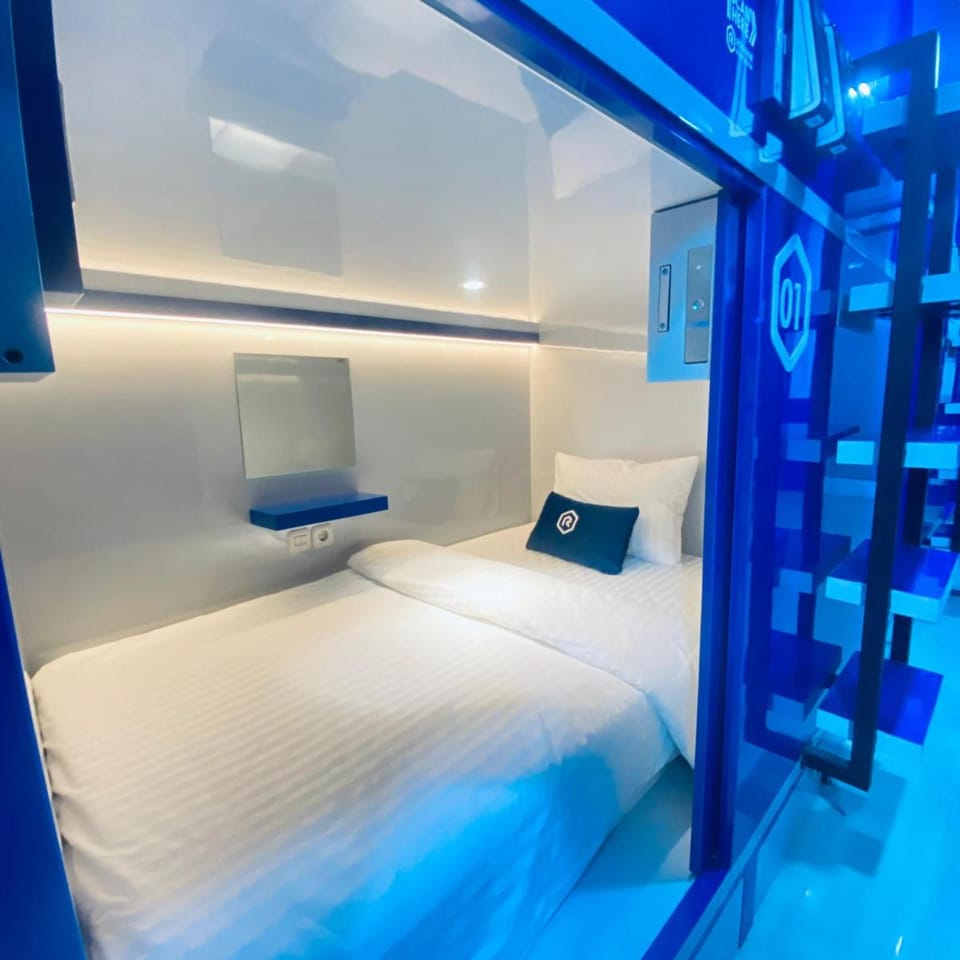 Rosalyne Sleepbox Denpasar Bali Capsule hotel in Denpasar