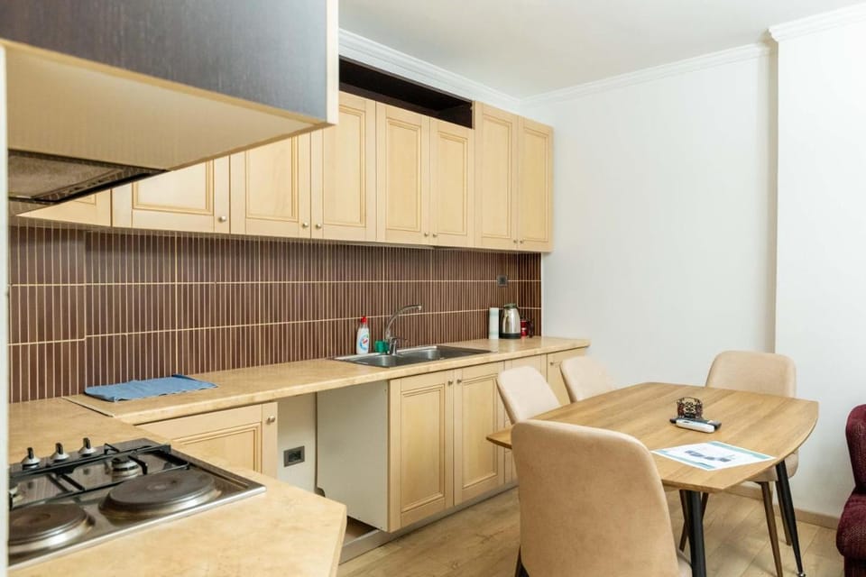Tirent Apartment - Spacious 2-Bedroom Stay Near Liqeni i Thatë Apartment in Tirana