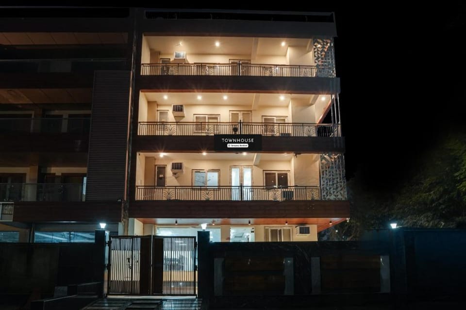 Townhouse Sector 121 Noida Hotel in Noida