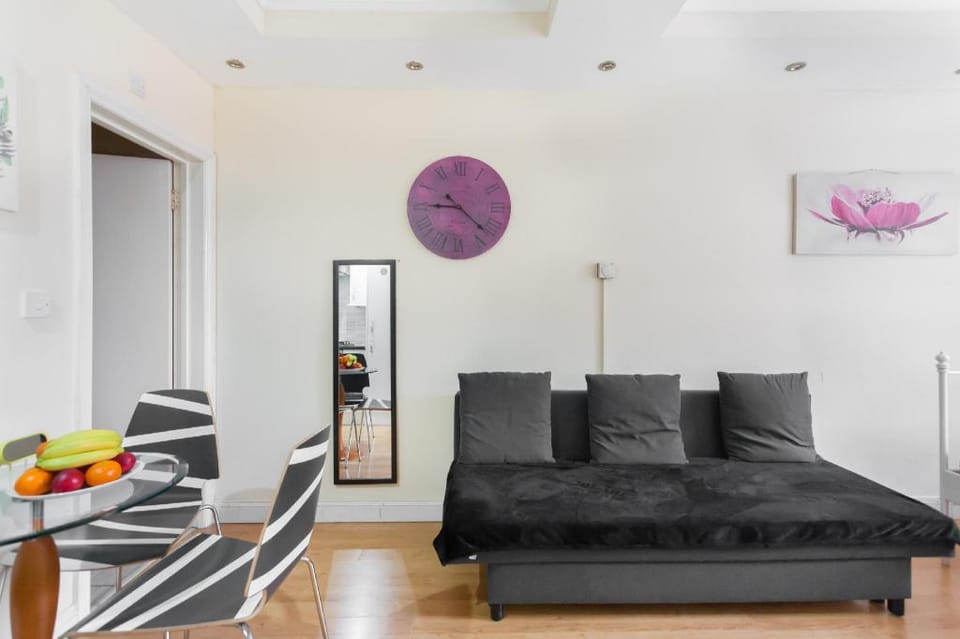 Euston Budget Apartment and Rooms Bed and Breakfast in London Borough of Islington