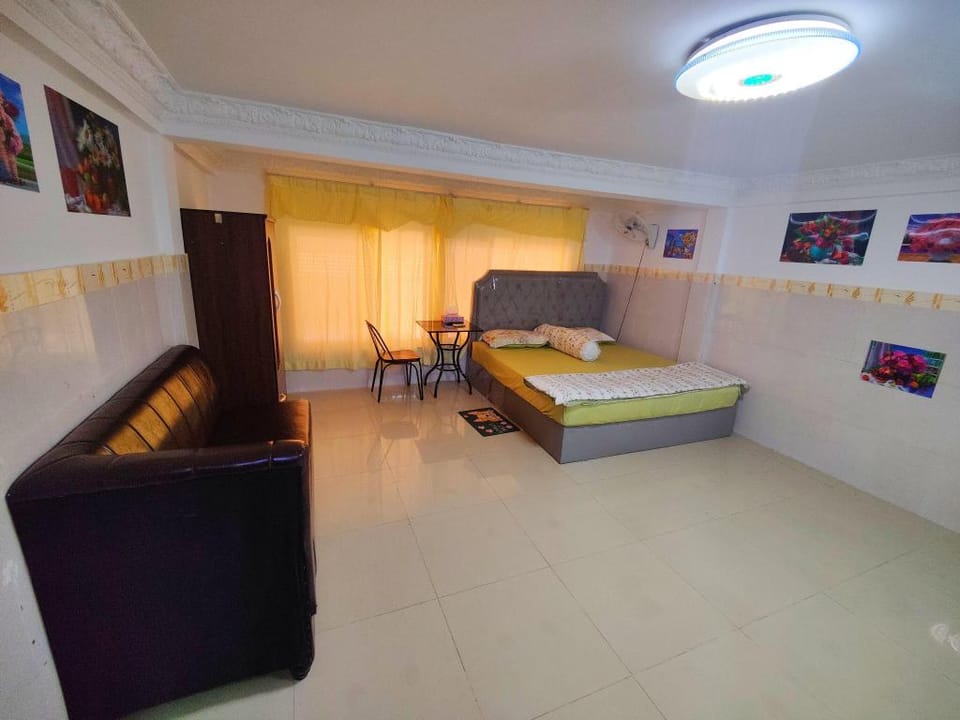 Happy Guest House & Restaurant Hotel in Phnom Penh Province