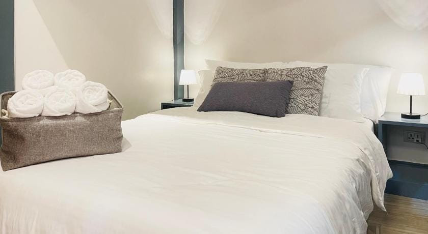 Group-Friendly Stay, Minutes from the Airport Apartment in Lapu-Lapu City
