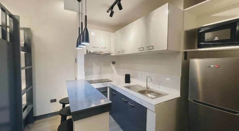 Group-Friendly Stay, Minutes from the Airport Apartment in Lapu-Lapu City
