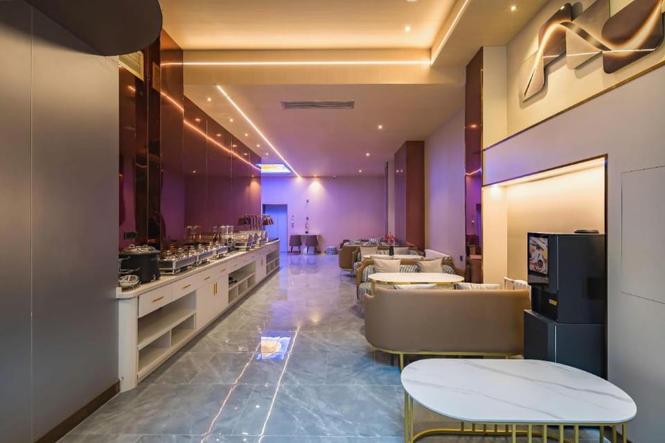 Dequan Luxury Hotel (Chaoyang High-speed Railway Station Shilibao Metro Station) Hotel in Beijing
