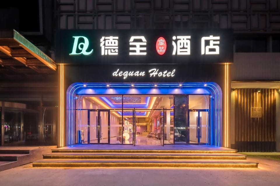 Dequan Luxury Hotel (Chaoyang High-speed Railway Station Shilibao Metro Station) Hotel in Beijing