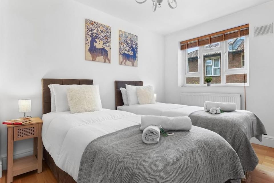 Clapham Serenity 2Bed Apartment Oasis Free parking Apartment in London