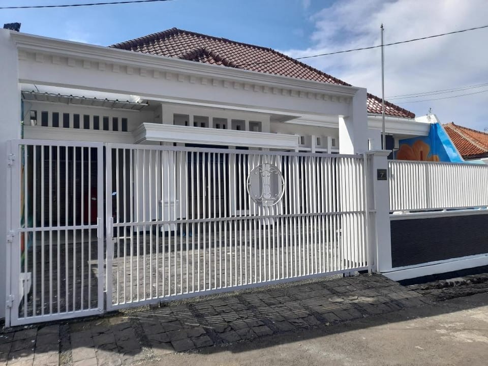 10 FF Guest House Syariah   Vacation rental in West Java