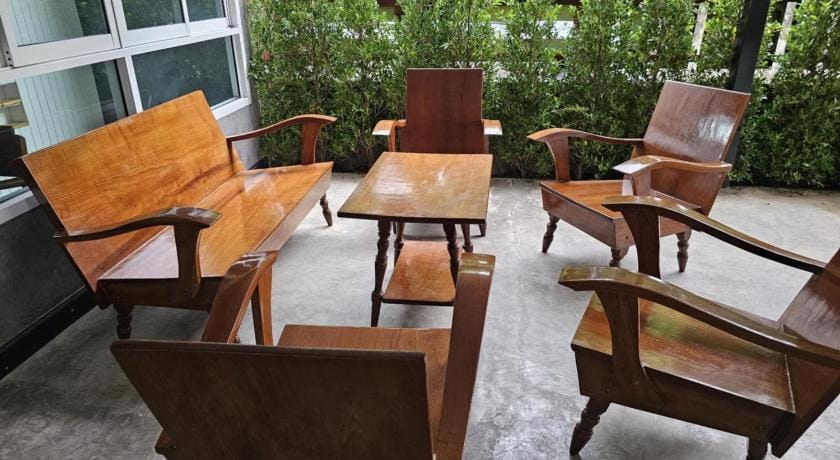 บ้านรังนก The Bird Nest Homestay & Coffeeshop Hostel in Bangkok