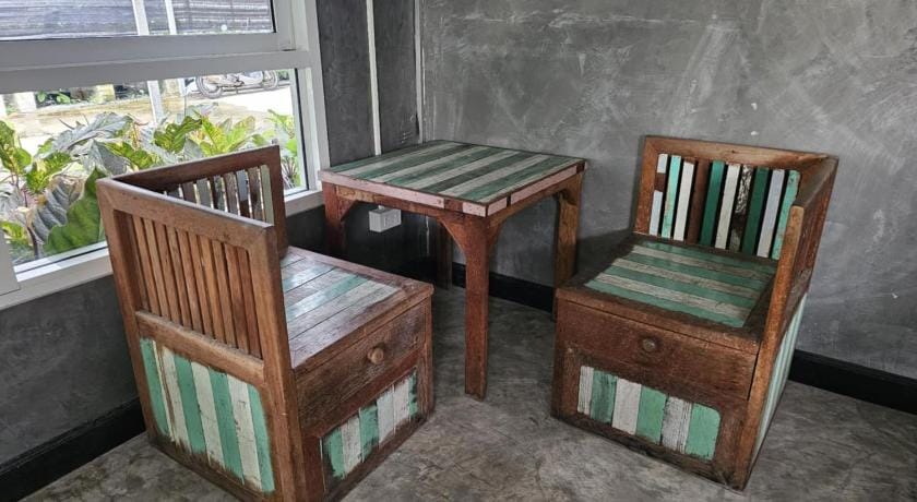 บ้านรังนก The Bird Nest Homestay & Coffeeshop Hostel in Bangkok
