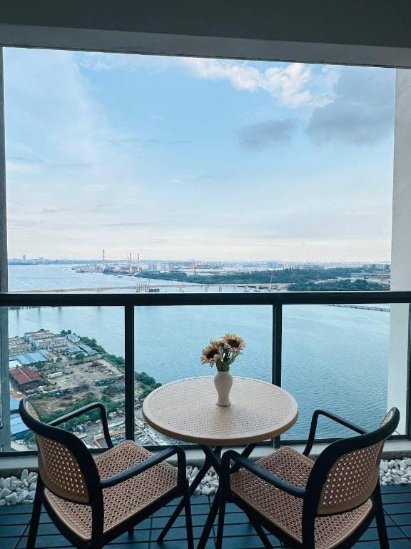 Scenic Seaview 2BR unit at R&F SeineRegion byAnju Apartment in Johor Bahru