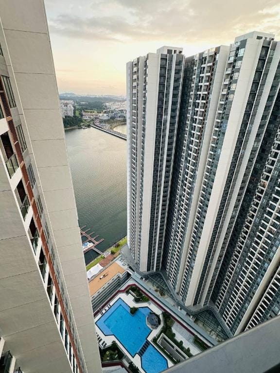 Pool & Seaview 2BR unit at R&F SeineRegion by Anju Apartment in Johor Bahru