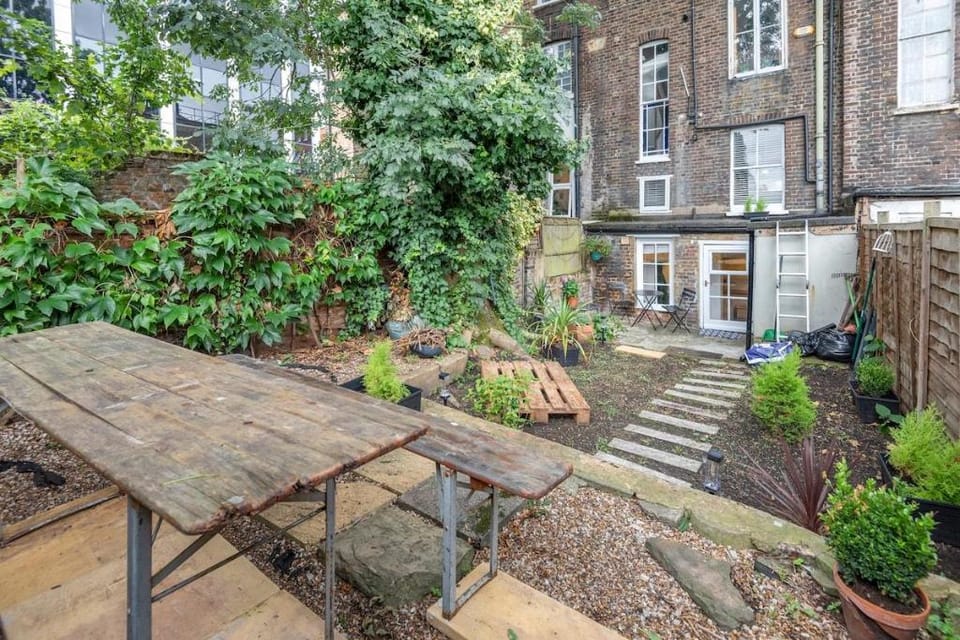 Chic 1-bed Garden Flat by Hostara Homes Apartment in London