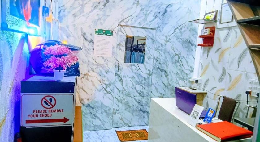 Royal Guest House and Dormitory Hotel in Mumbai