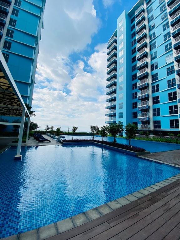 Serendipity Staycation beside Okada Apartment in Pasay