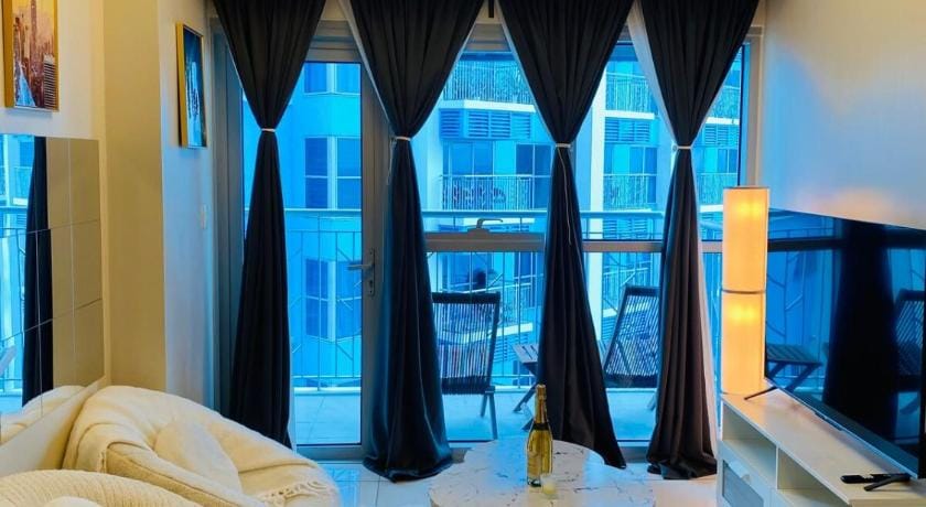 Serendipity Staycation beside Okada Apartment in Pasay