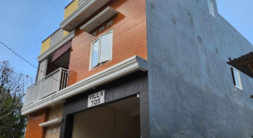 Villa 705 Rooftop 3 Lantai Private Pool 4 Bedrooms Vacation rental in Batu