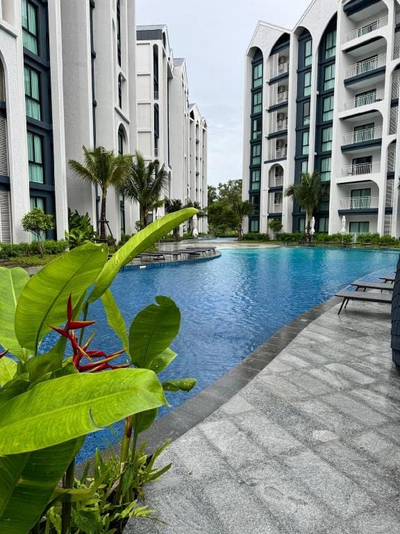 HALO 1BDR. 600m to beach.  Gym. Сhildren's area. Apartment in Phuket