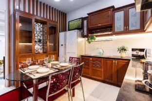 NEW | Premium 5BRs 4WC local house *centre*town Apartment in Ho Chi Minh City