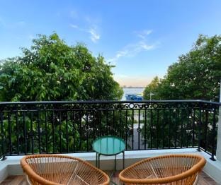 "TLH" Premium Riverside Suite 01 overlooking river Vacation rental in Cambodia