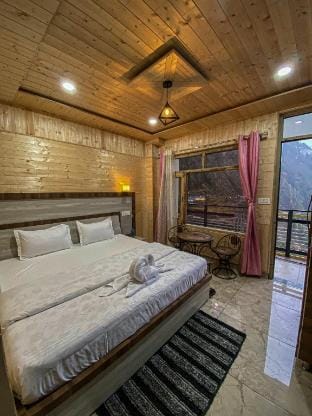 The Alpine Crest Homestay Kufri Apartment in Himachal Pradesh