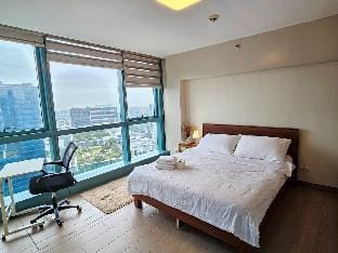 Modern & Spacious, Great Location, 200mbps &washer Vacation rental in Taguig