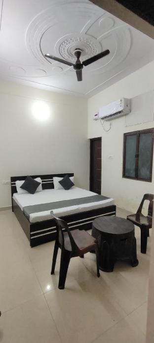 Hotel Shri Jeevan dham  Apartment in Uttar Pradesh