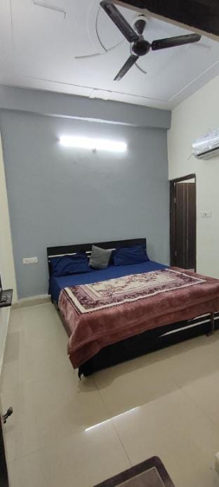 Hotel Shri Jeevan dham  Apartment in Uttar Pradesh