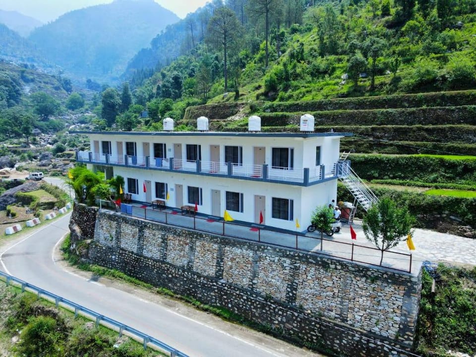 Hotel Vijay Shree & Restaurant on way to Kedarnath Hotel in Uttarakhand