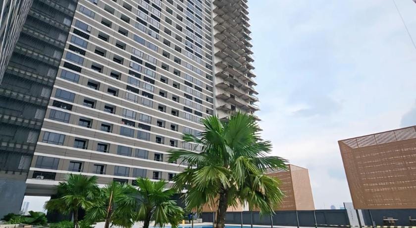 Collins Apartemen Serpong By LiviRooms Tangerang Hotel in West Java