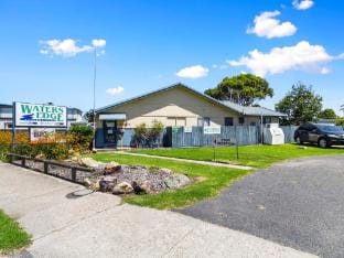 Waters Edge Holiday Park Campground/ 
RV Resort in Lakes Entrance