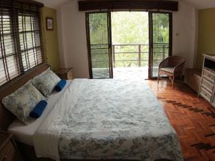 Villa with garden near the beach     C8 Villa in Chon Buri Changwat