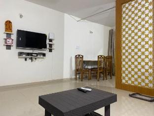 Tranquil Stay - Mountain View, 2BHK Flat Apartment in Canacona