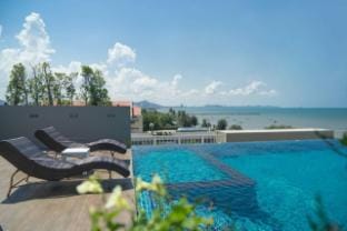 Ocean view grand suite Top floor @ The Blu X Apartment in Chon Buri Changwat
