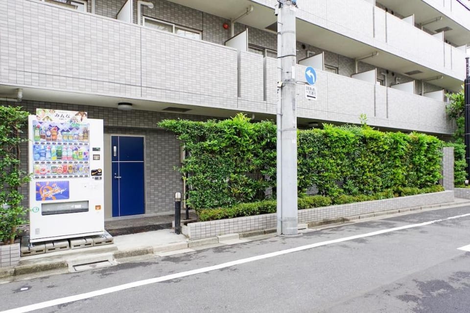 New! 4 minutes by train + 6 minutes on foot to Shinjuku Station! Up to 7 people Apartment in Shinjuku
