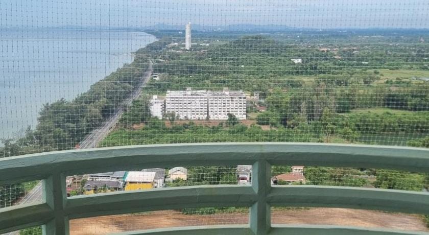 Apartment with wonderful view, Mae Ramphueng Beach Apartment in Phe