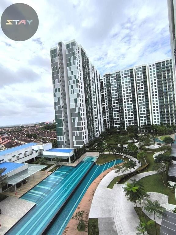 B 8Scape Pool View Family Suites Netflix By STAY Apartment in Johor Bahru
