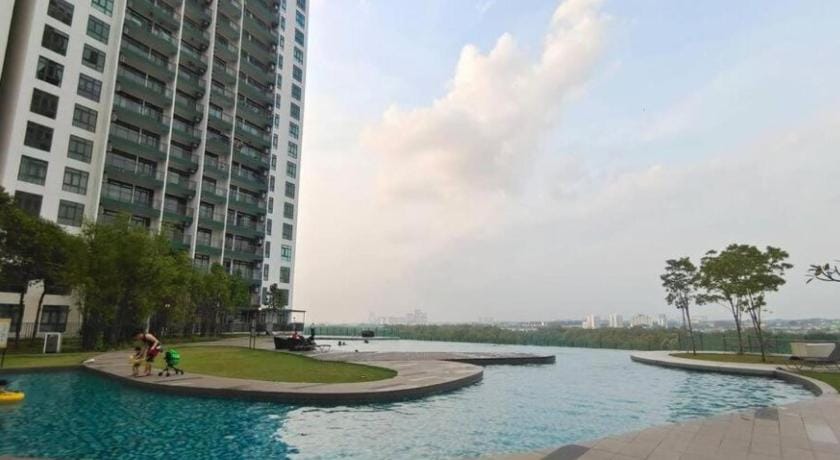 B 8Scape Pool View Family Suites Netflix By STAY Apartment in Johor Bahru