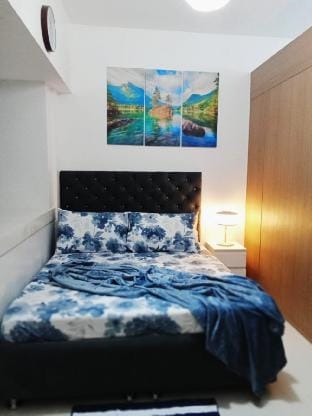 El Aris Lushly Inn Apartment in Makati