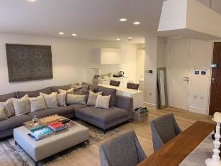 Luxury 2Bed Hyde Park Penthouse with Rooftop Vacation rental in City of Westminster