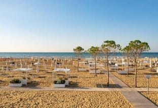 Spacious four room apartmen for 8 people 100mt from the beach by Beahost Rentals Apartment in Friuli-Venezia Giulia