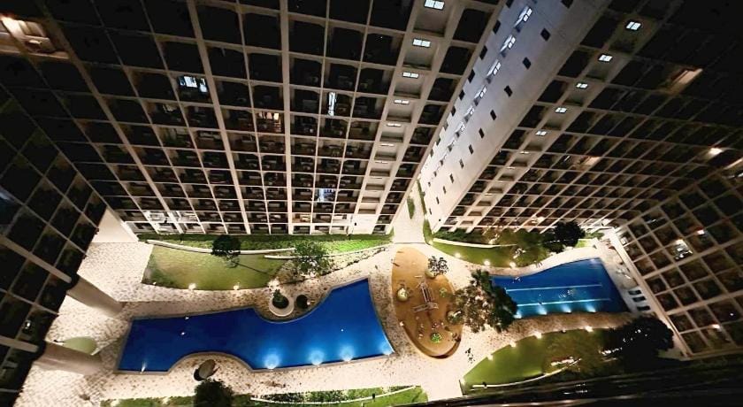 Top Tier Stays: Prime Amenities Apartment in Pasay