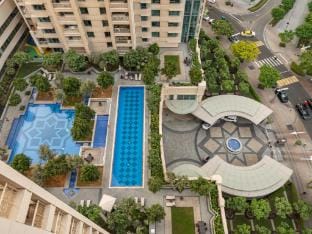 New Burj Khalifa & Fountain Views & Work station Apartment in Dubai